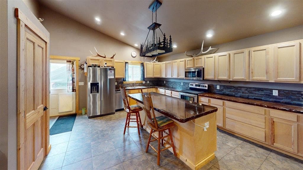 445 N Absaroka St — photo 15 of 42