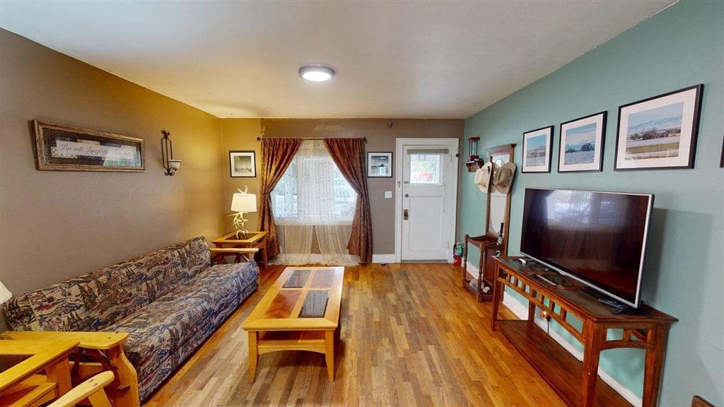 445 N Absaroka St — photo 3 of 42