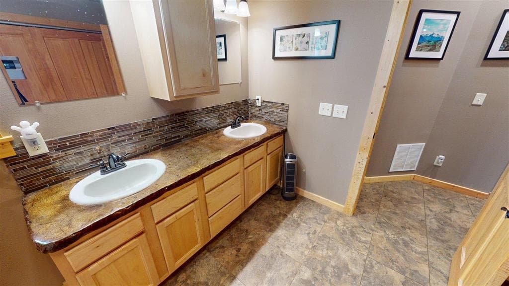 445 N Absaroka St — photo 27 of 42