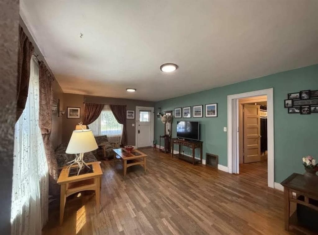 445 N Absaroka St — photo 6 of 42