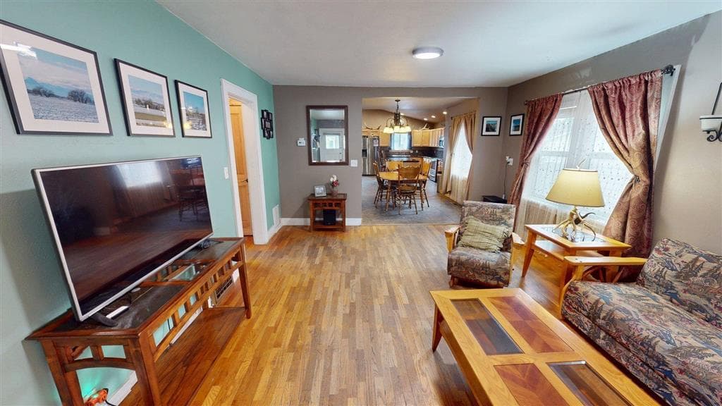 445 N Absaroka St — photo 7 of 42