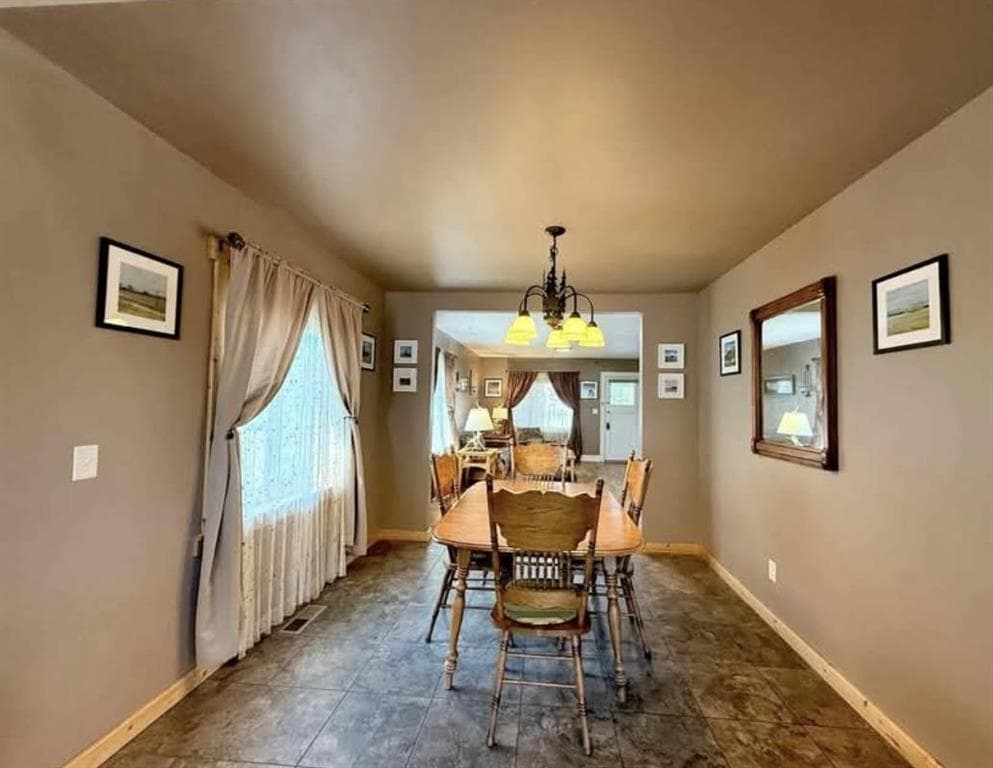 445 N Absaroka St — photo 8 of 42