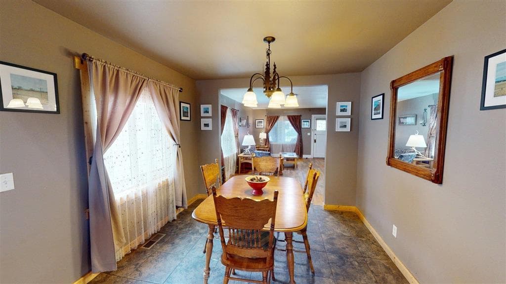 445 N Absaroka St — photo 10 of 42