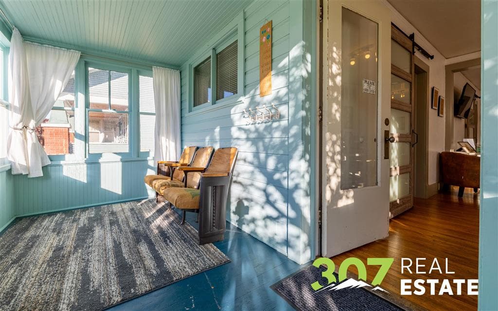 1007 Alger Ave — photo 3 of 49