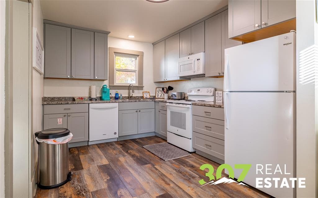 1007 Alger Ave — photo 10 of 49