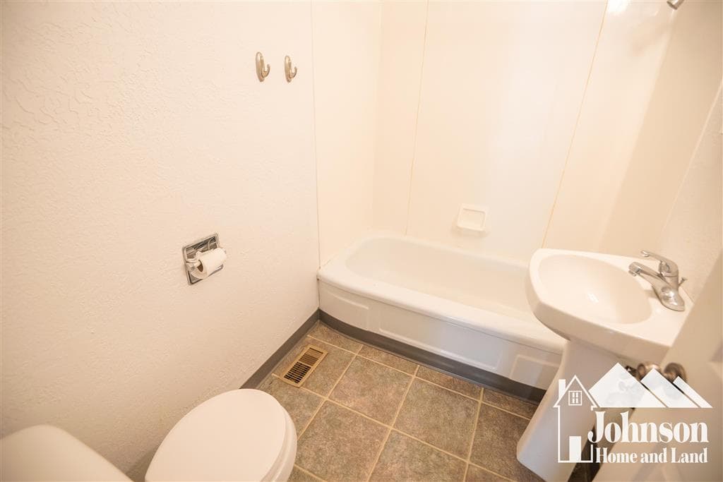 235 N Cheyenne St — photo 16 of 24