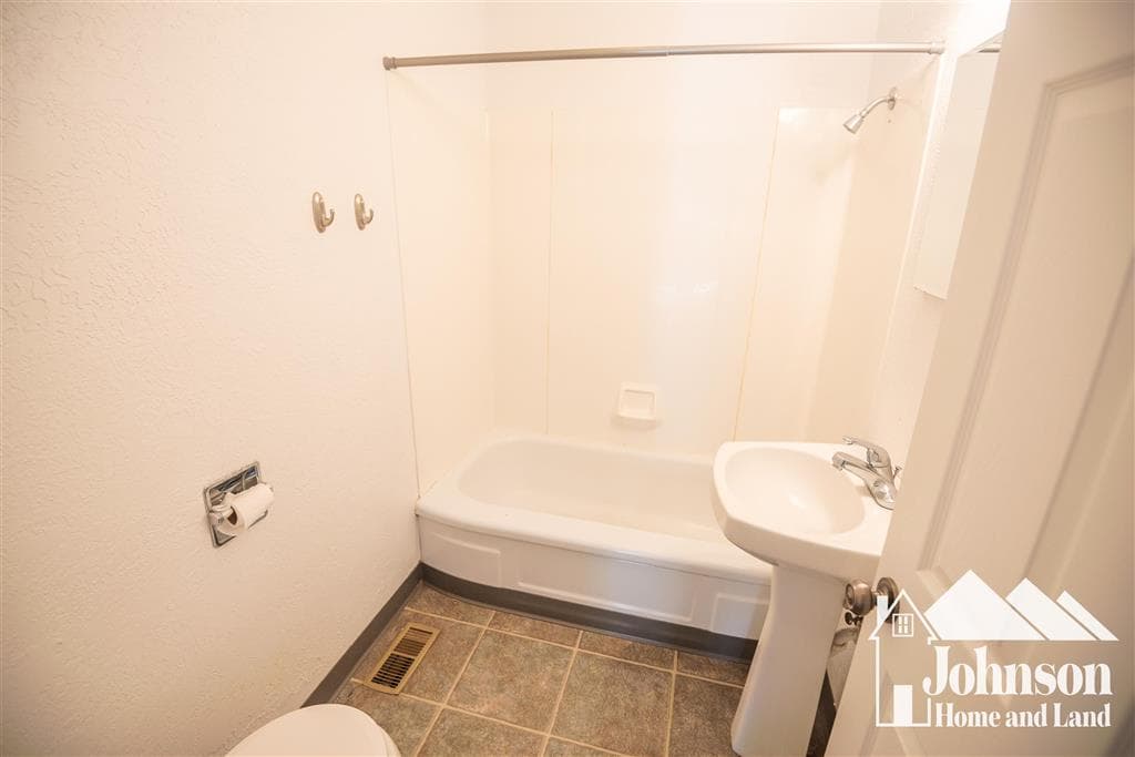 235 N Cheyenne St — photo 17 of 24