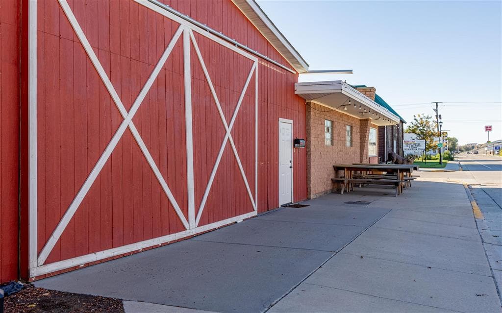 540 1st Ave S — photo 18 of 19