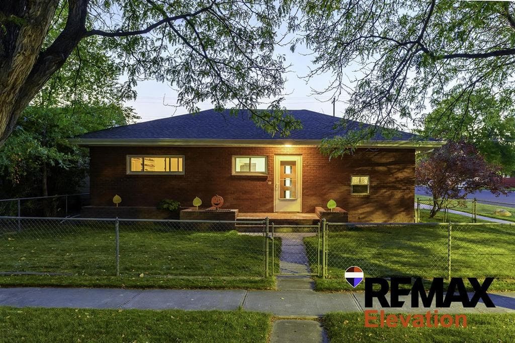 210 W 1st St — photo 4 of 77