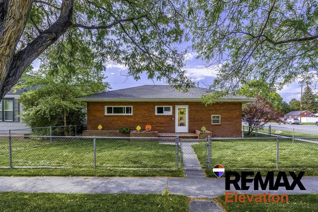 210 W 1st St — photo 5 of 77