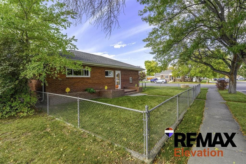 210 W 1st St — photo 6 of 77