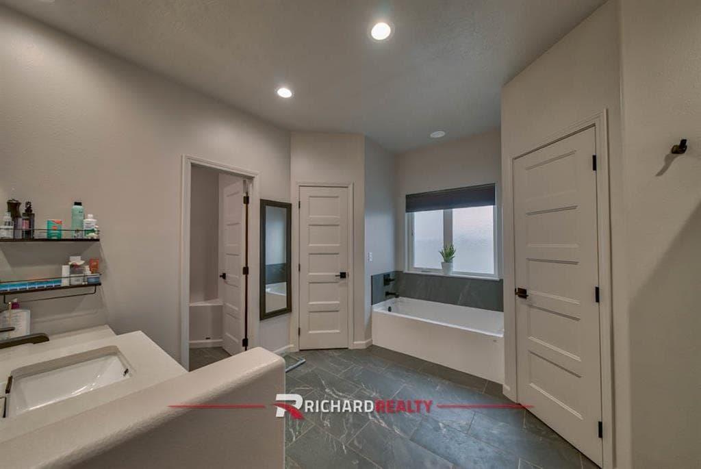 755 Go Around Loop — photo 16 of 35