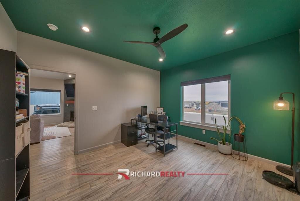 755 Go Around Loop — photo 27 of 35