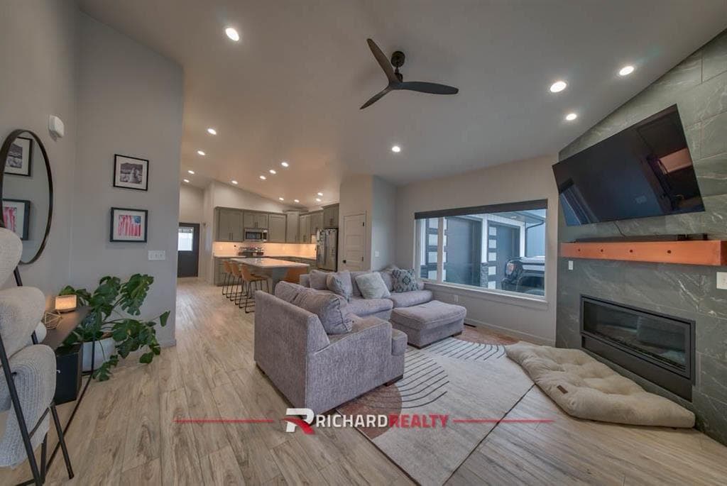 755 Go Around Loop — photo 4 of 35