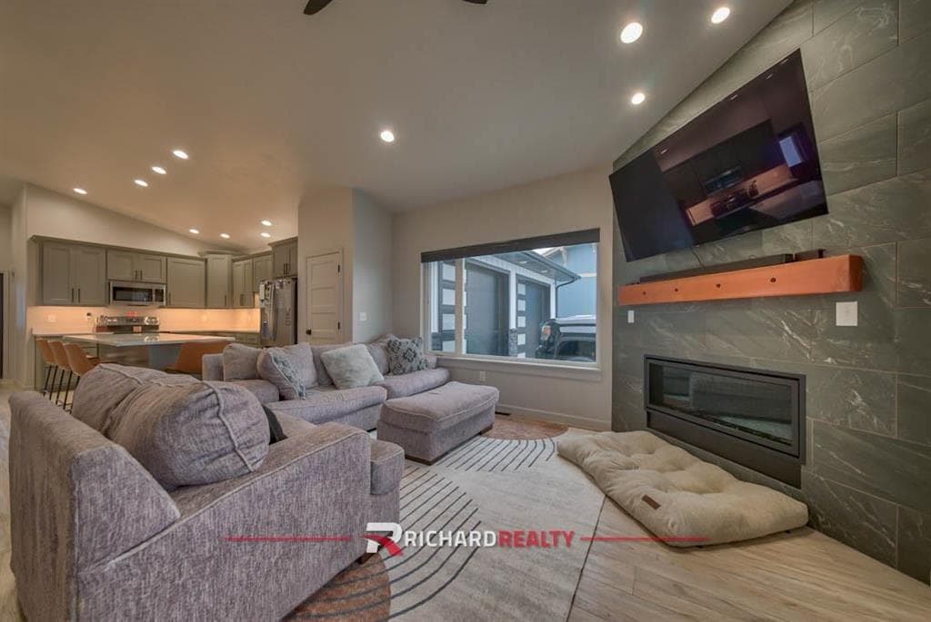 755 Go Around Loop — photo 5 of 35