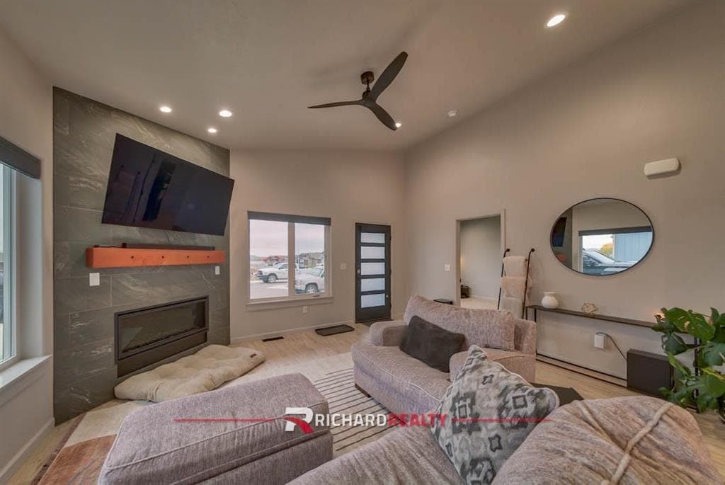 755 Go Around Loop — photo 6 of 35