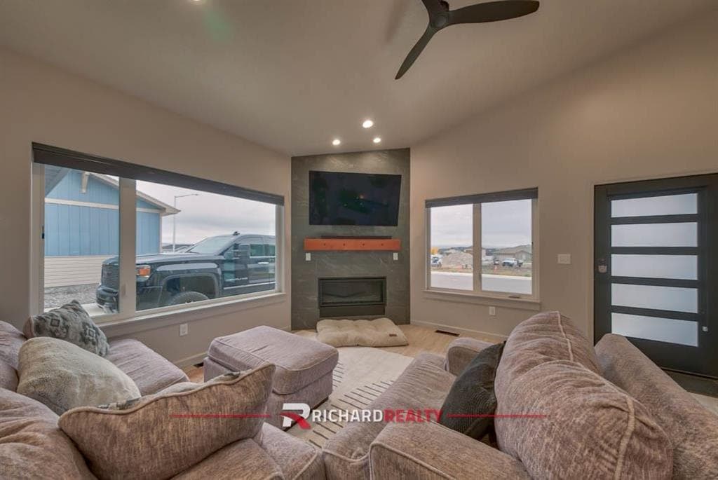 755 Go Around Loop — photo 7 of 35