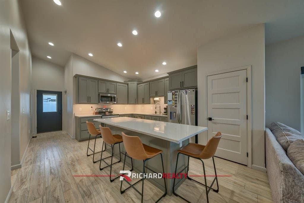 755 Go Around Loop — photo 8 of 35