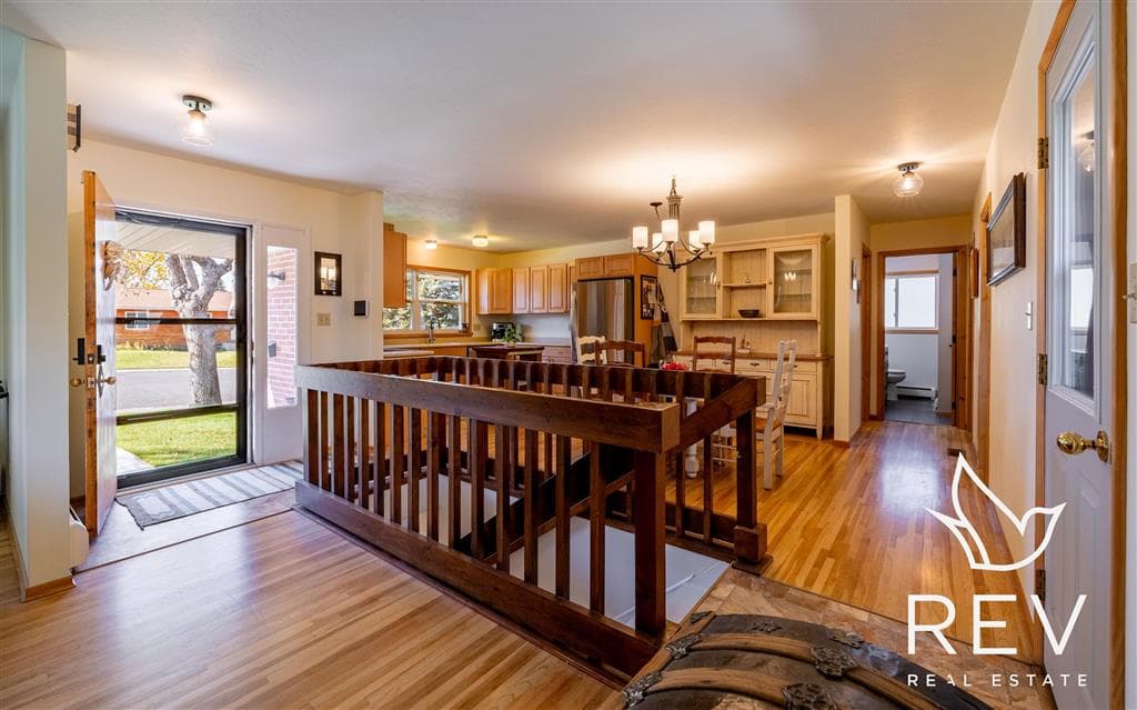 2307 Carter Ave — photo 3 of 36