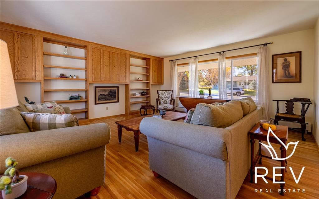 2307 Carter Ave — photo 4 of 36