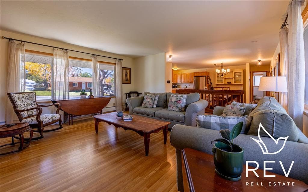 2307 Carter Ave — photo 5 of 36