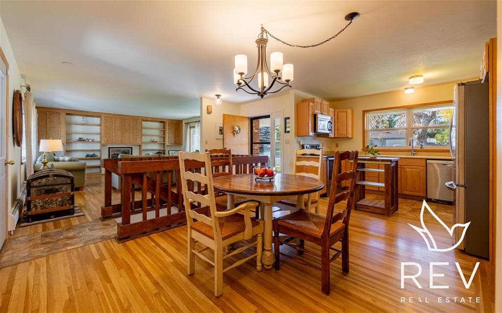 2307 Carter Ave — photo 10 of 36