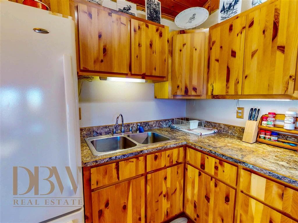 300 Lewis Ave — photo 6 of 40