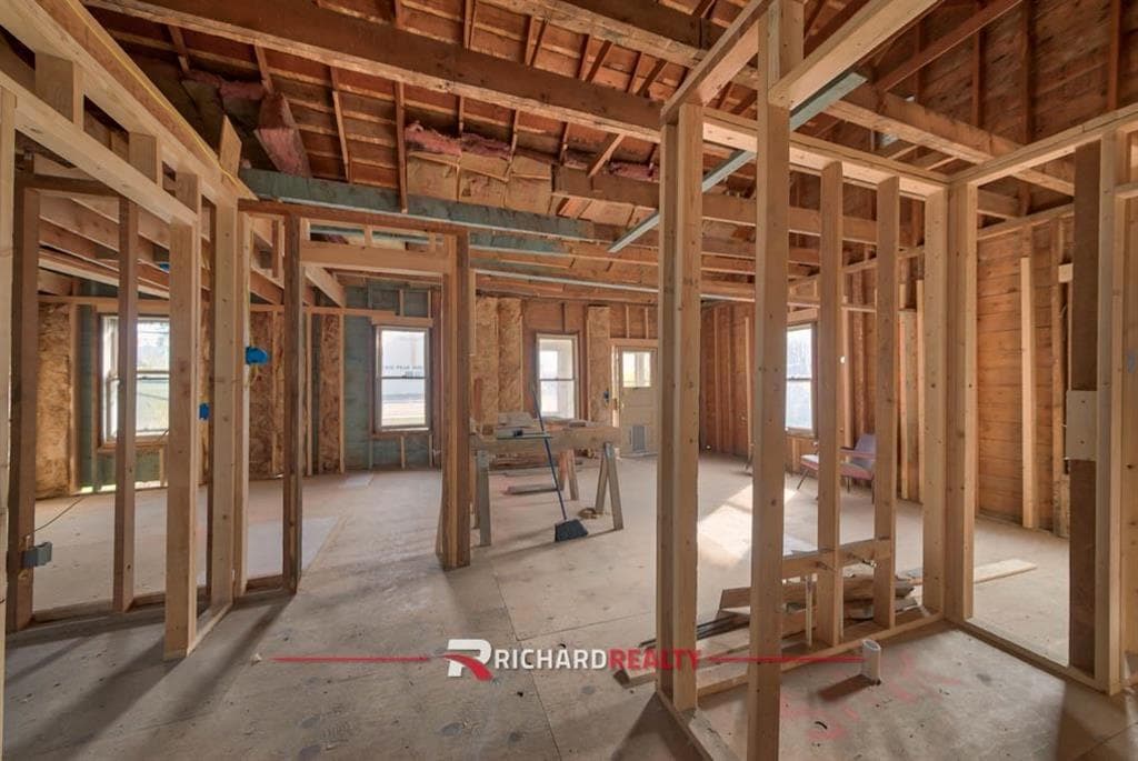 205 N Sherman Ave — photo 4 of 18