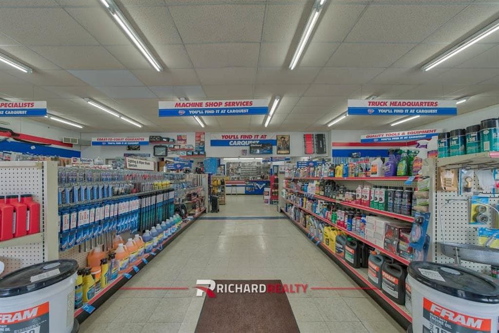 607 Broadway St — photo 5 of 22