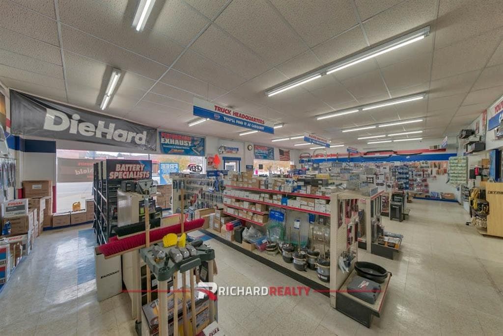 607 Broadway St — photo 6 of 22