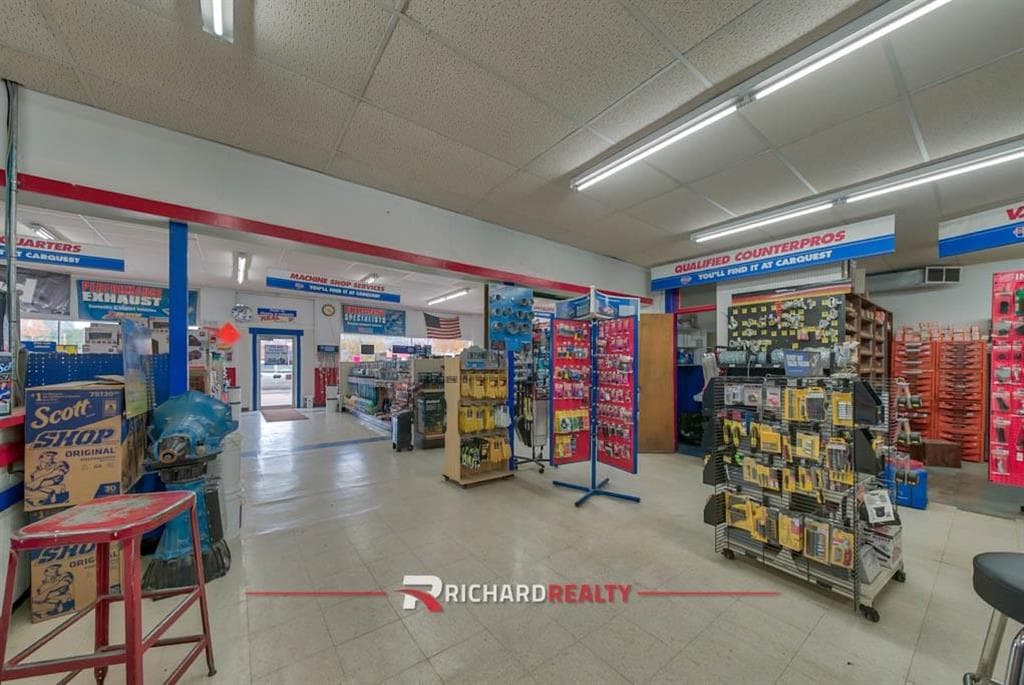 607 Broadway St — photo 7 of 22