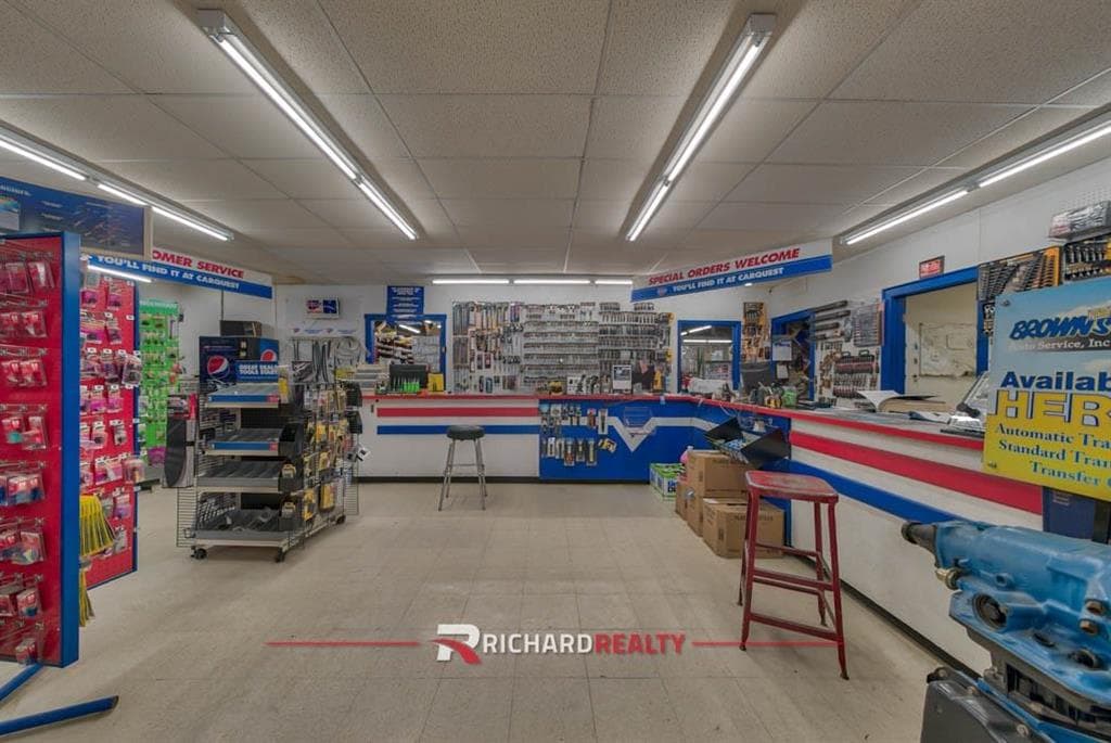 607 Broadway St — photo 8 of 22