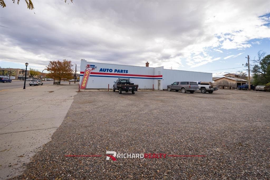 607 Broadway St — photo 10 of 22