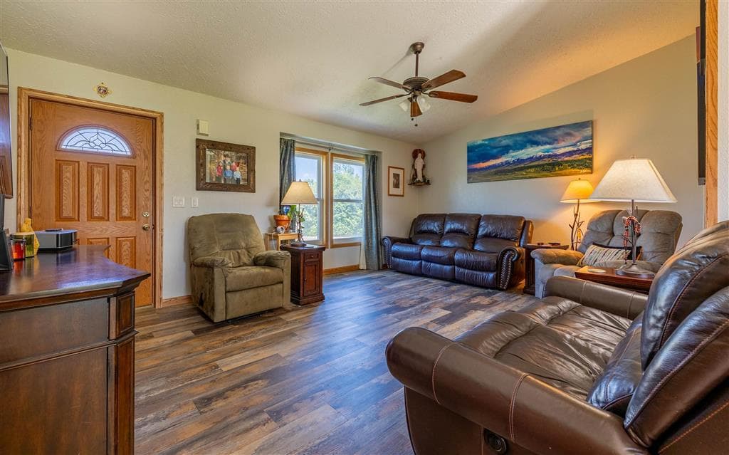 138 Pleasant View Dr — photo 3 of 34