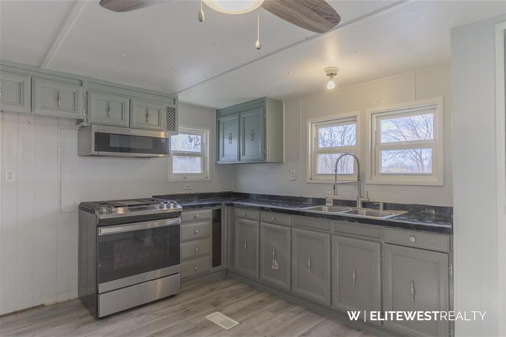 23 3rd Ave W — photo 3 of 35