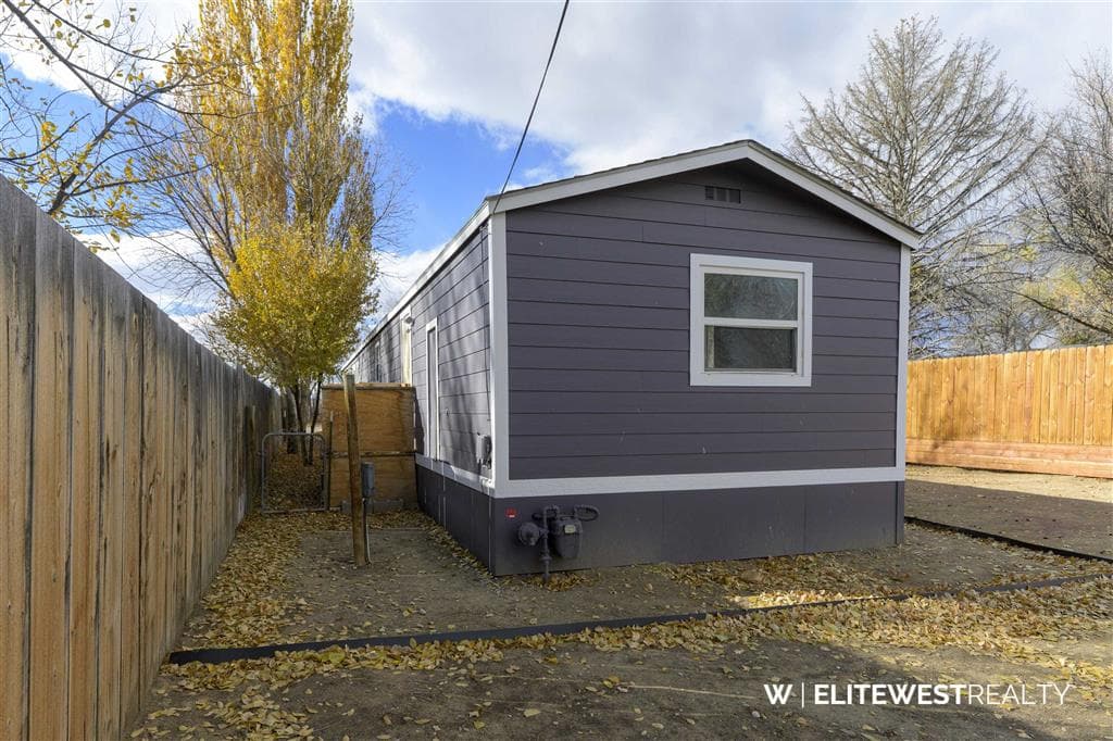 23 3rd Ave W — photo 32 of 35