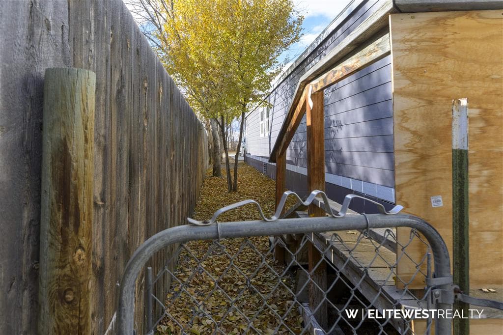 23 3rd Ave W — photo 33 of 35