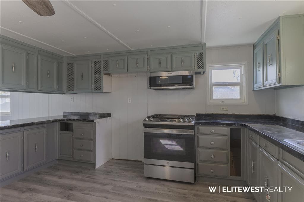 23 3rd Ave W — photo 5 of 35