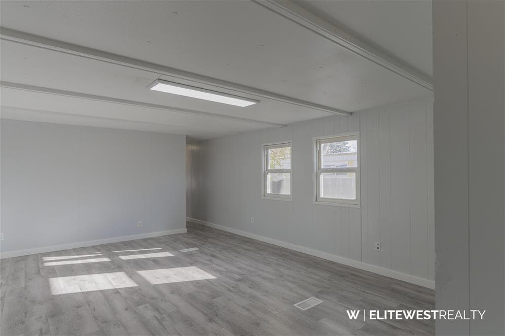 23 3rd Ave W — photo 7 of 35