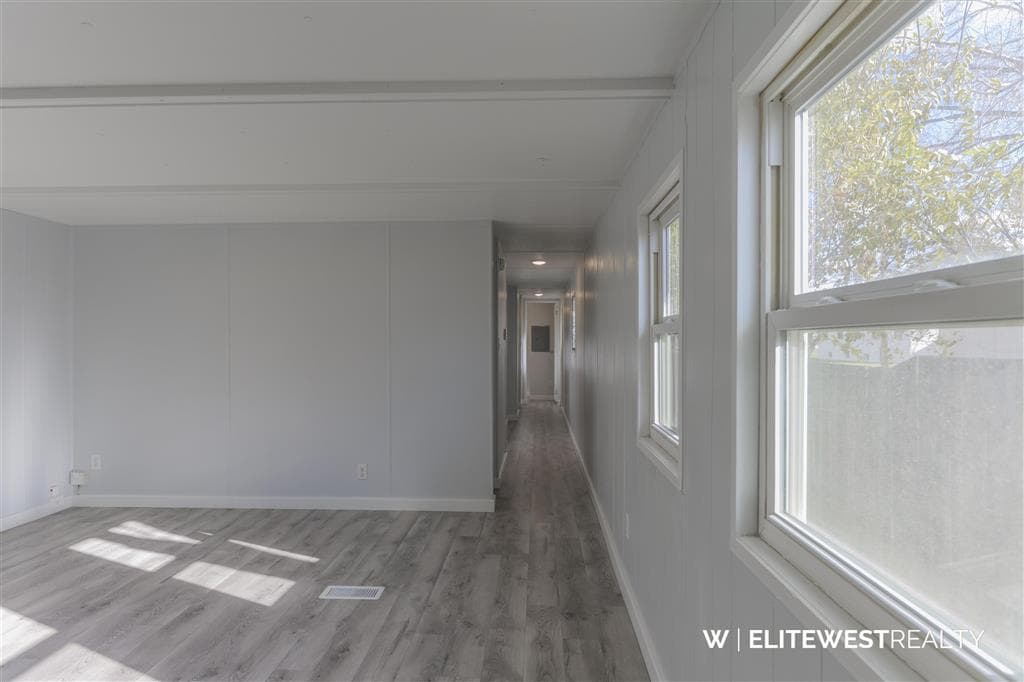 23 3rd Ave W — photo 9 of 35