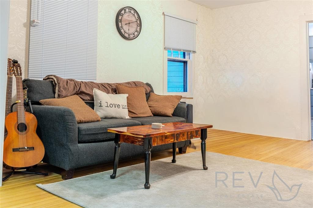 1344 Alger Ave — photo 11 of 25