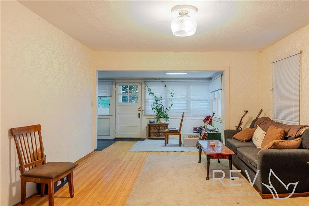 1344 Alger Ave — photo 10 of 25