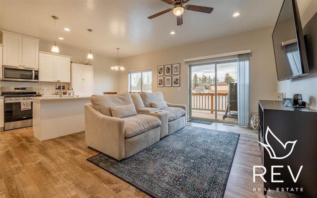 2867 Legacy Lane — photo 2 of 35