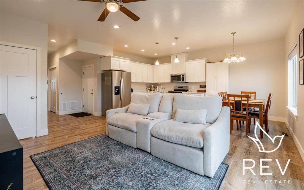 2867 Legacy Lane — photo 4 of 35