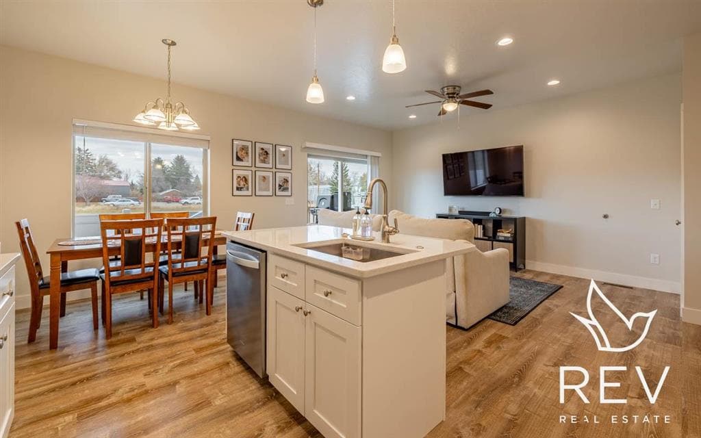 2867 Legacy Lane — photo 9 of 35