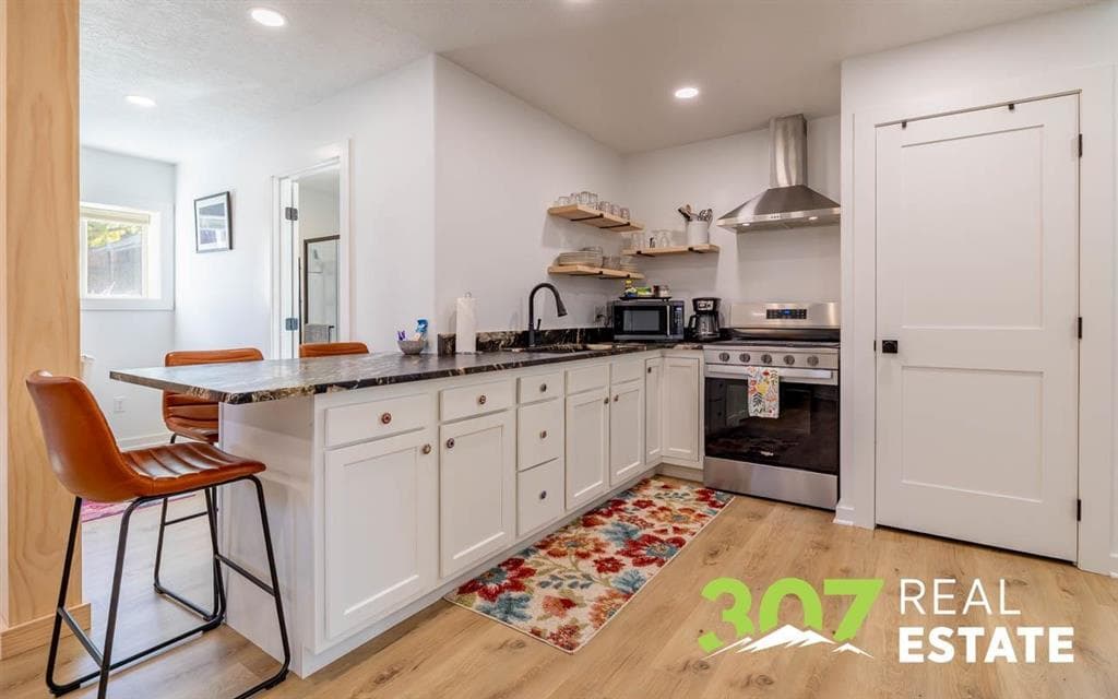 1337 Wyoming Ave — photo 2 of 50