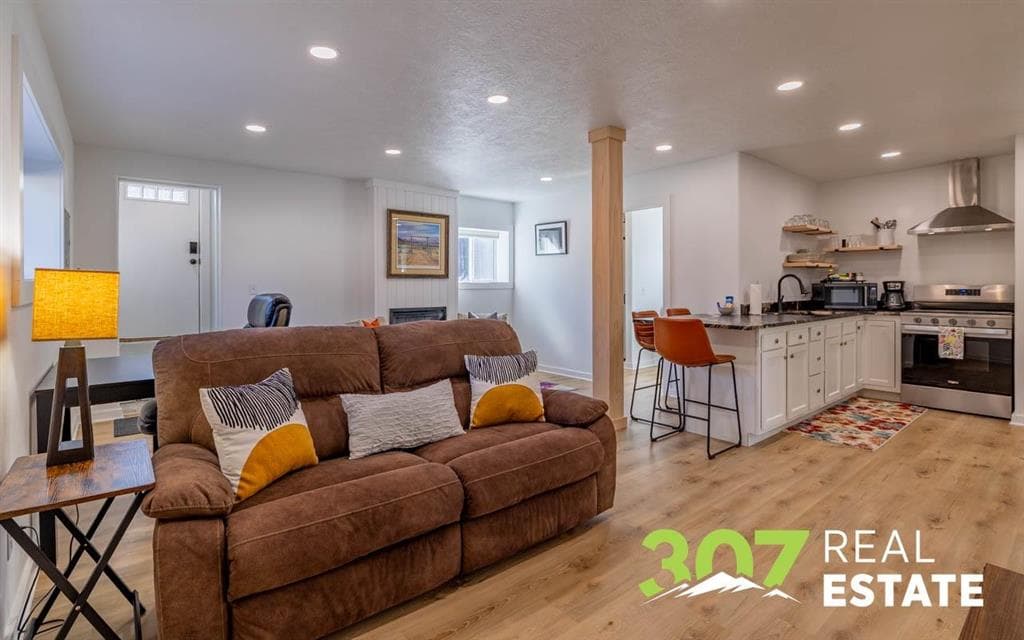 1337 Wyoming Ave — photo 6 of 50