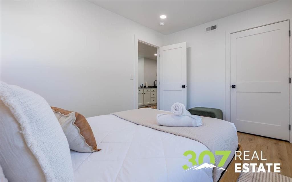 1337 Wyoming Ave — photo 10 of 50