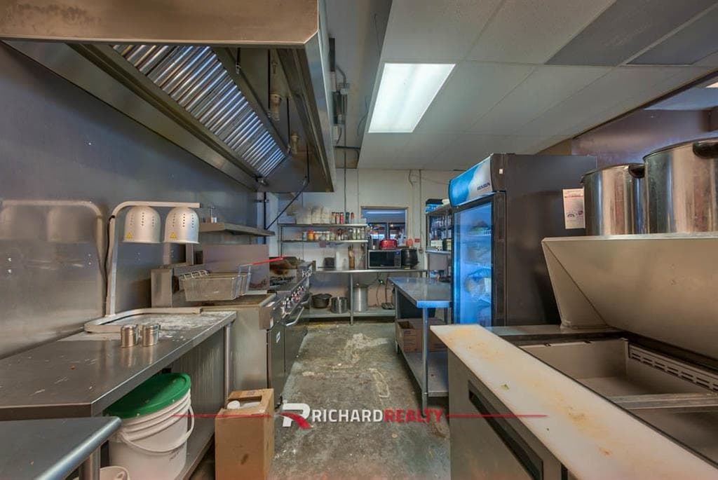 1316 Big Horn Ave — photo 13 of 42