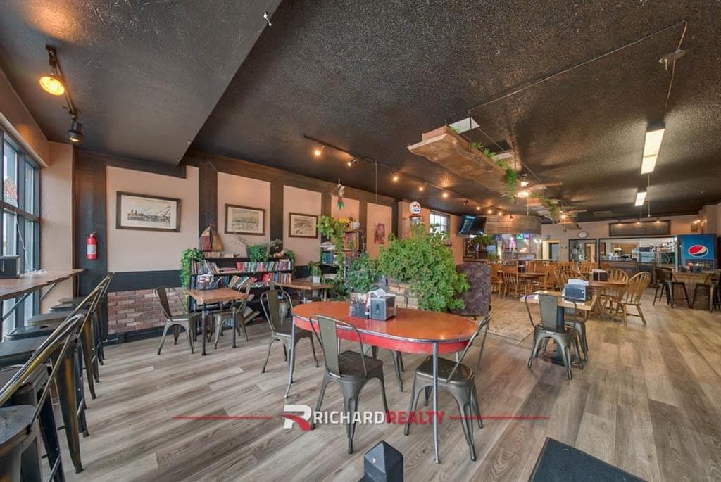 1316 Big Horn Ave — photo 3 of 42